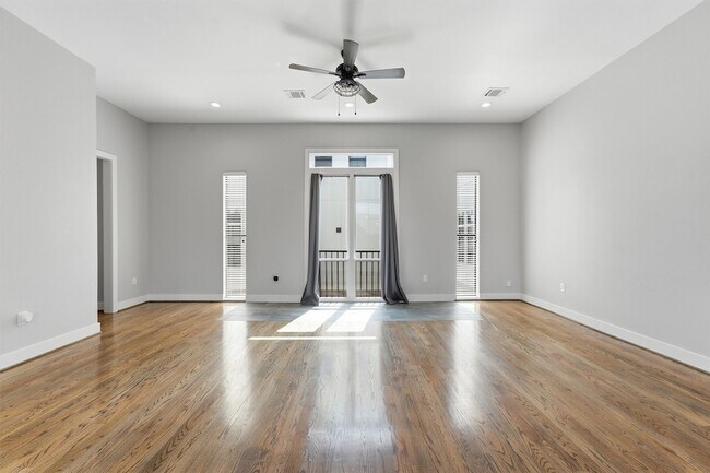 Photo - 816 W 22nd St