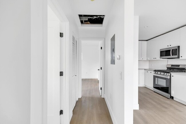 Photo - Modern 1 & 2 Beds in Vibrant Hollywood: 5606 Lexington Offers Gated Entry & In-Unit Laundry!