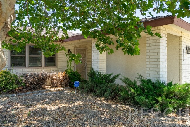Photo - 2510 E Devonshire Ave