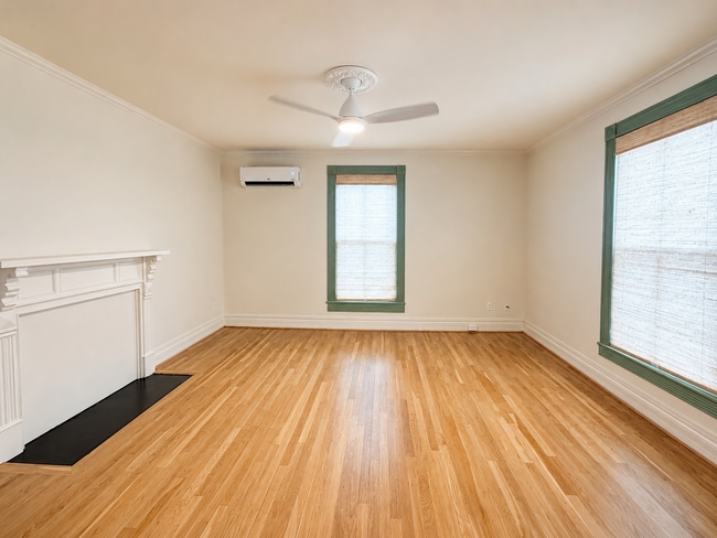 Photo - 405 W Davis St Unit E