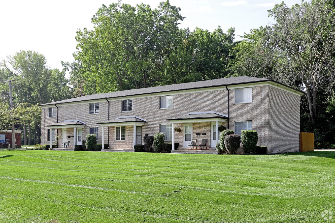 Photo - Lake View Manor Apartments