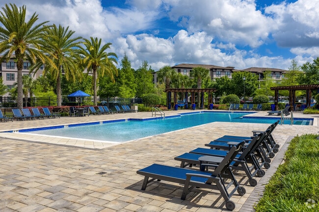 Building Photo - The Oasis at Lake Bennet