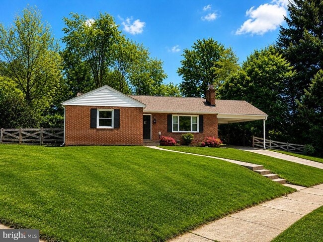 Building Photo - 918 Shawnee Dr