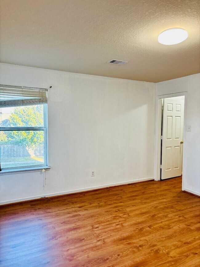 Photo - 9947 Valance Way
