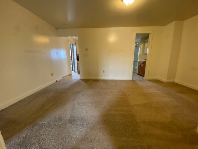 Photo - Stunning Two Bedroom Apartment with Ample ... Unit 3528#3
