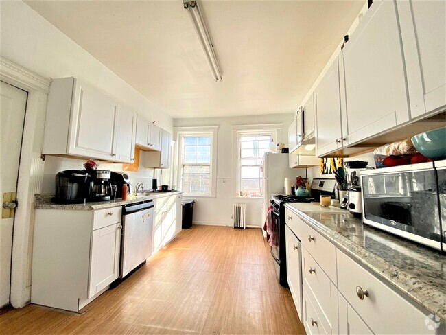 Building Photo - 14 Medfield St Unit 447 #3C Rental