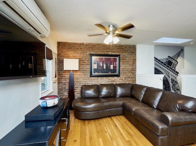 Photo - 105 Bartlett St Unit 105 Bartlett #3