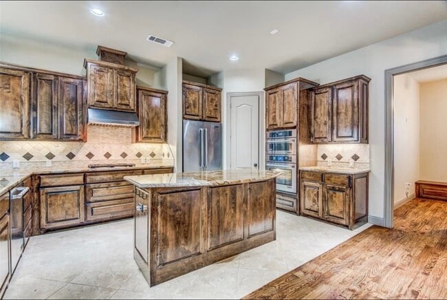 Photo - 643 Rockingham Dr