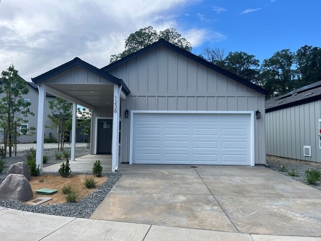 Building Photo - Brand New Build on Old Alturas - ALL Electric with City of Redding Solar!