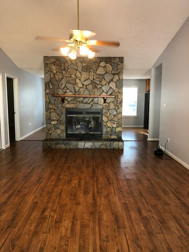 Photo - 111 Mockingbird Dr