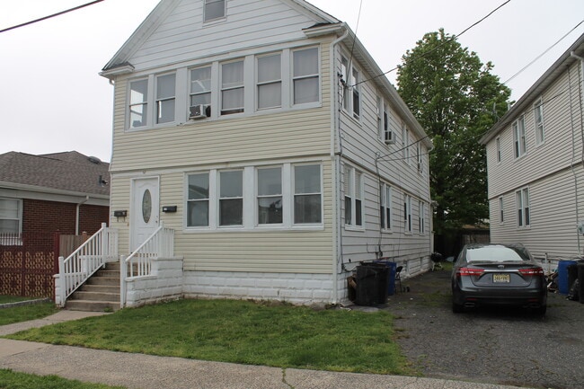 Building Photo - 67 Edgar St Unit 1 Rental
