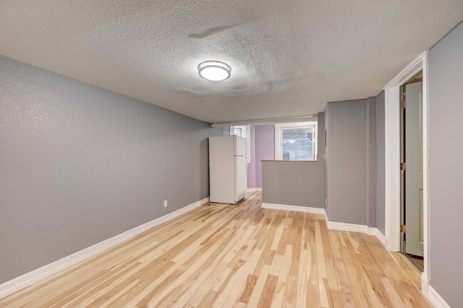 Building Photo - $1,150 - 1 bed, 1 bath charming Condo in t... Unit 5