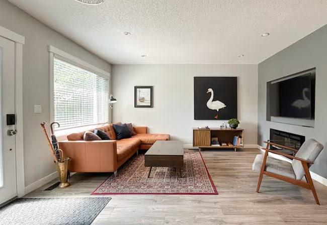 Photo - 1746-1735 35 Ave SW