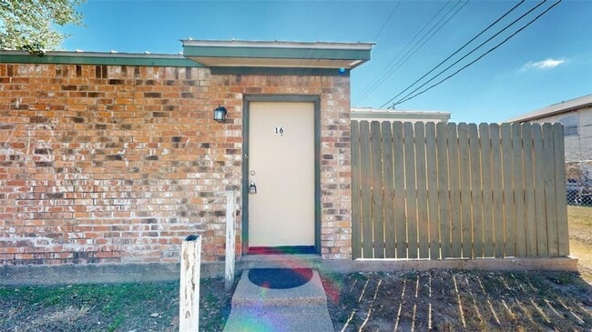 Building Photo - 725 Peppertree Dr Unit 16 Rental