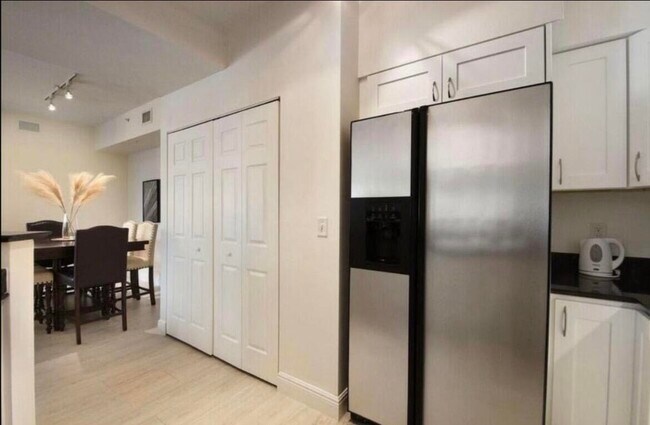 802 W Windward Way Unit 216