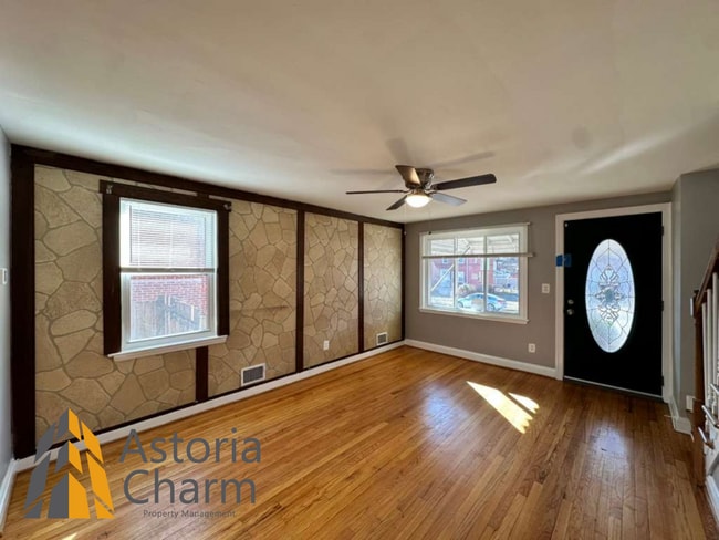 Building Photo - 3 Bedroom Home with Finished Basement, Parking, and Fenced Yard