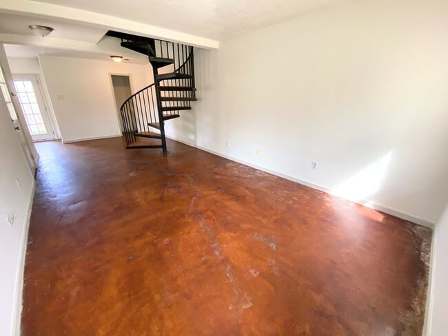 Photo - 2-Bed, 2.5-Bath Townhouse Near McNeese State University!! Unit 325 East Sale Road