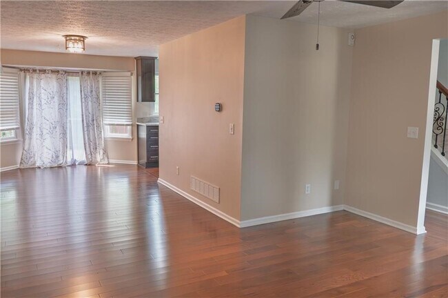 Photo - 217 Wycliff Dr