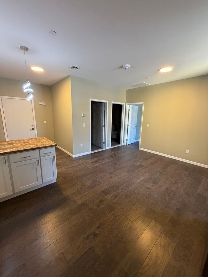 Hopkins Place Apartments - Hopkins Place Apartments Unit 202