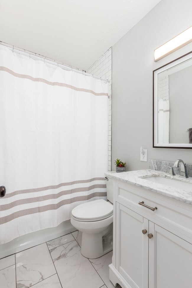 Photo - 958-976-976 S Champion Ave