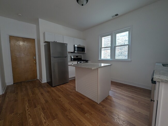 Photo - 1520 W Melrose St Unit 2F