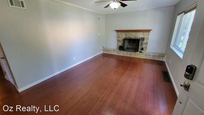 3 br, 2 bath House - 516 W 6th St - 3 br, 2 bath House - 516 W 6th St