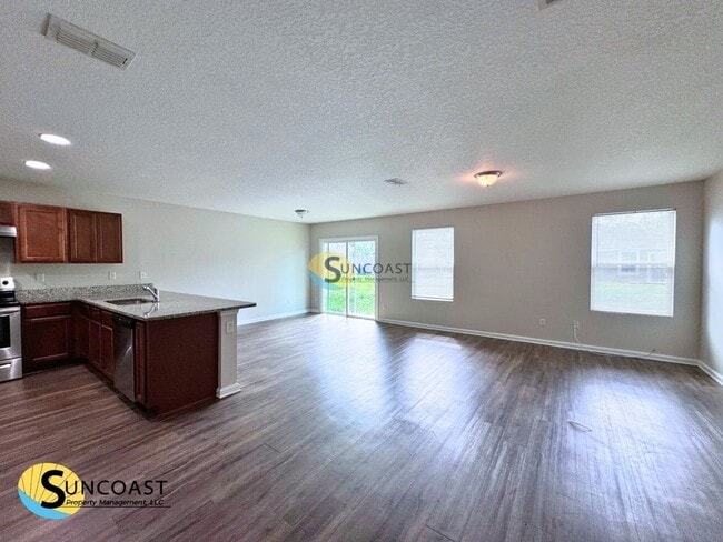 Photo - 8048 Hastings St