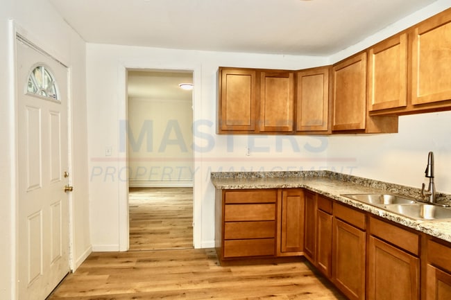 1026 Oakwood Ave Unit Lower