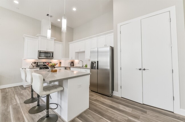 Photo - 5902 Gardendale Dr