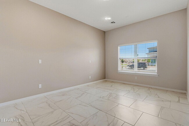 Photo - 941 Aqueduct Ave