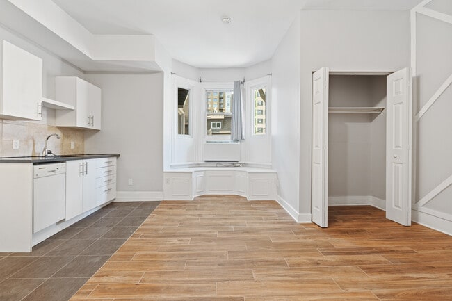 Building Photo - 467-467 Slater St. Unit 215