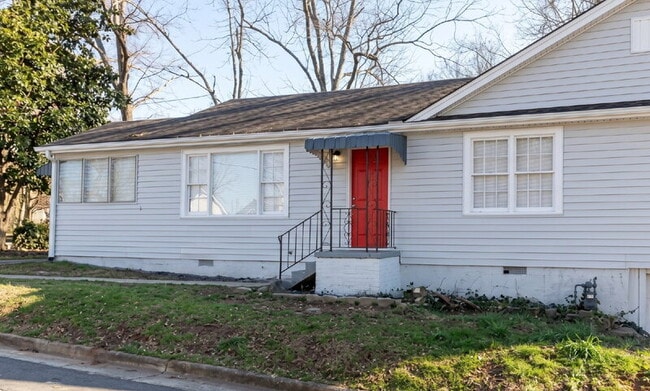 Building Photo - 352 Adams St