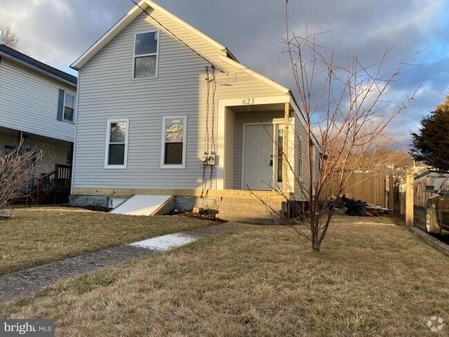 Building Photo - 623 Columbia Ave Rental