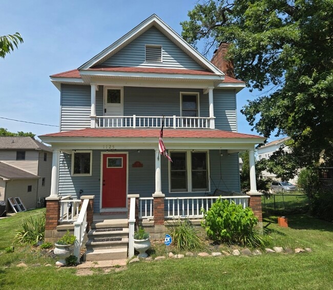 1125 S Long Lake Blvd