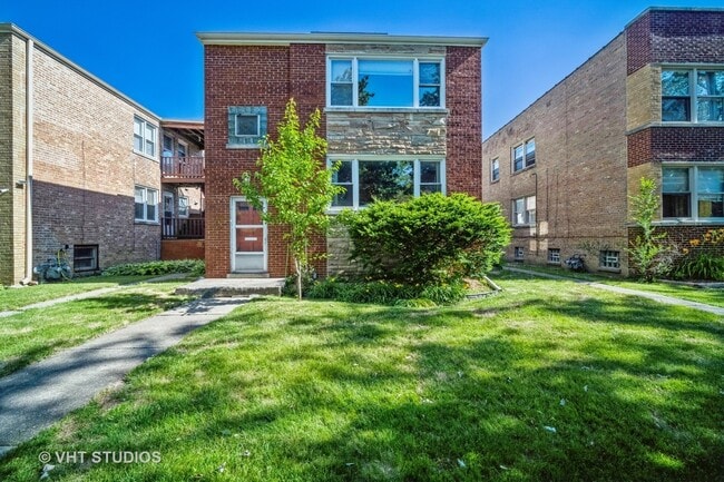 Building Photo - 4914 Louise St Unit #1