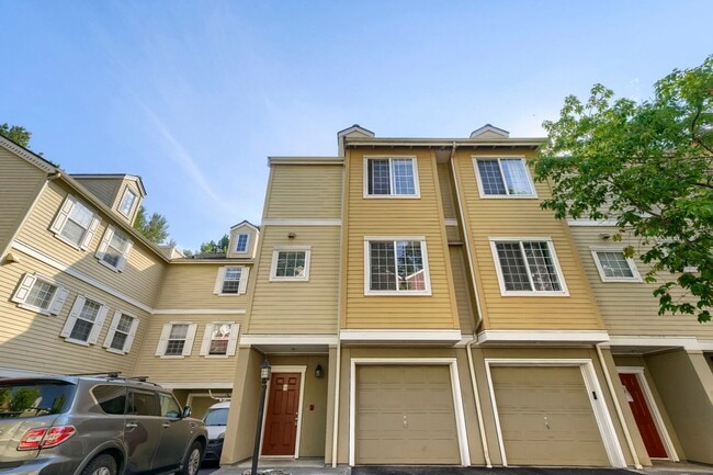 Building Photo - 1800 NE 40th St