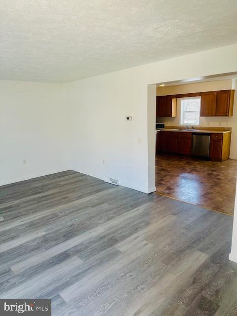 Photo - 353 Braeside Ave