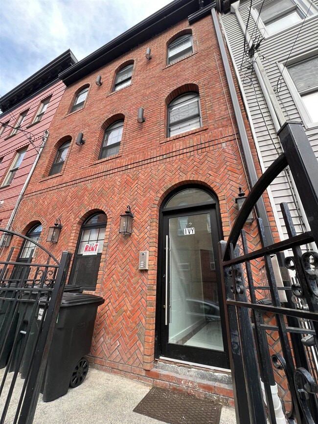 Building Photo - 12 Ivy Pl Unit 2