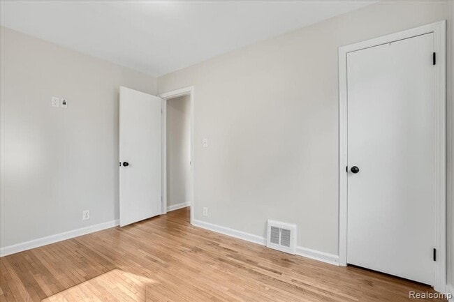 Photo - 908 Bauman Ave