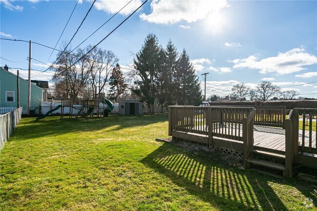 Building Photo - 241 Chesterton Rd Rental