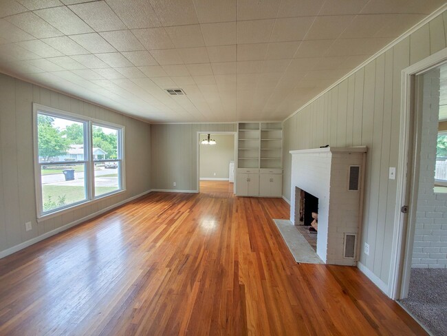 Photo - 3 Bed 1 Bath Home in Shawnee