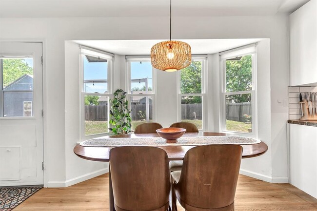 Building Photo - 206 Quail Cir