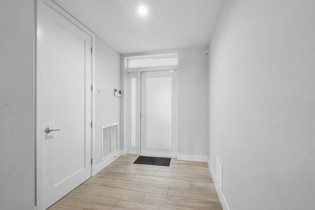 Photo - 1 S Palmway Unidad 203