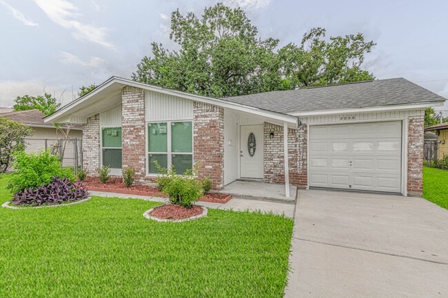 Building Photo - 5003 Denoron Dr