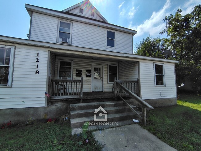 Building Photo - 1218 S 18th St Unit 4 Rental