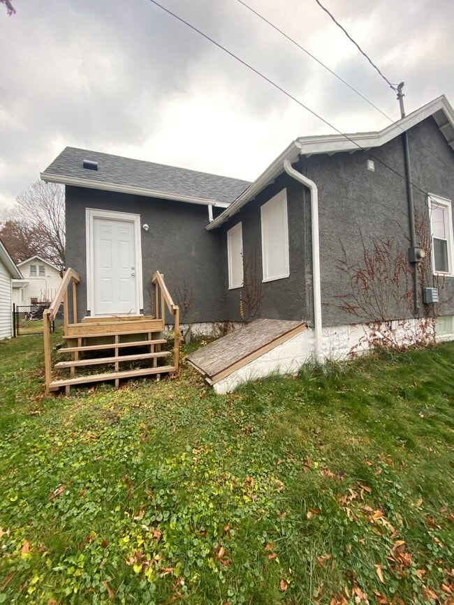 2715 Carey Ave