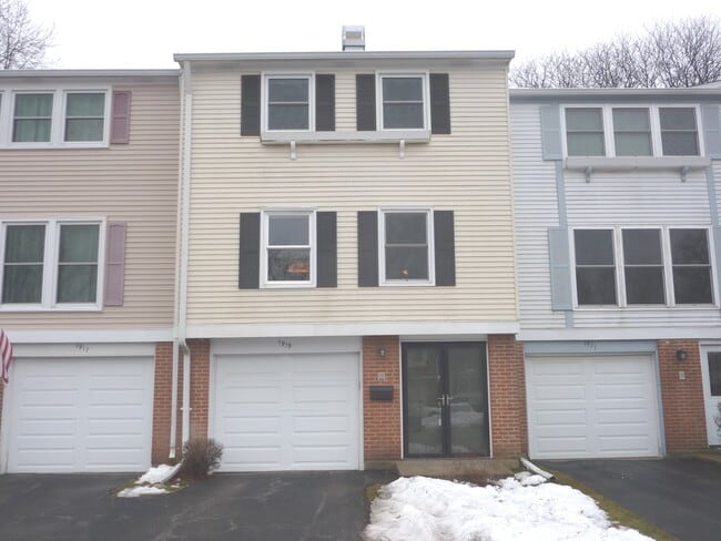 Building Photo - 1919 Finchley Ct