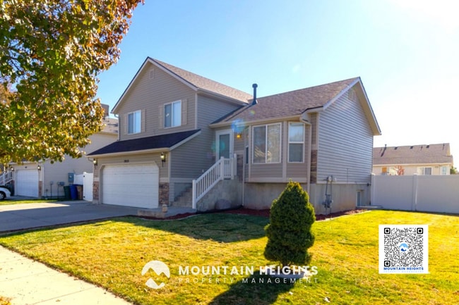 Building Photo - Beautifully Updated 4BR Home & Large Fenced Yard!