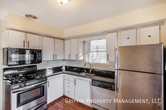 Building Photo - 5405 San Juan Dr