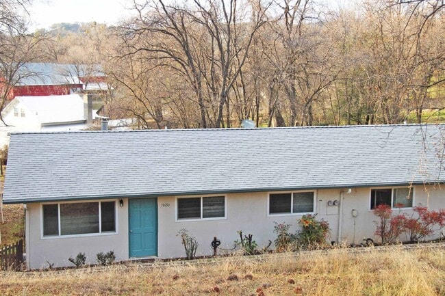 Building Photo - East Sonora Duplex with fenced Back Yard